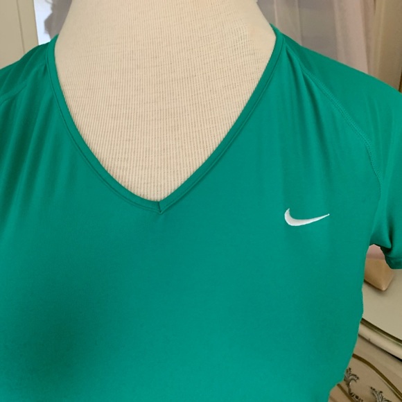 Nike Activewear Top Bundle!! - Picture 2 of 9
